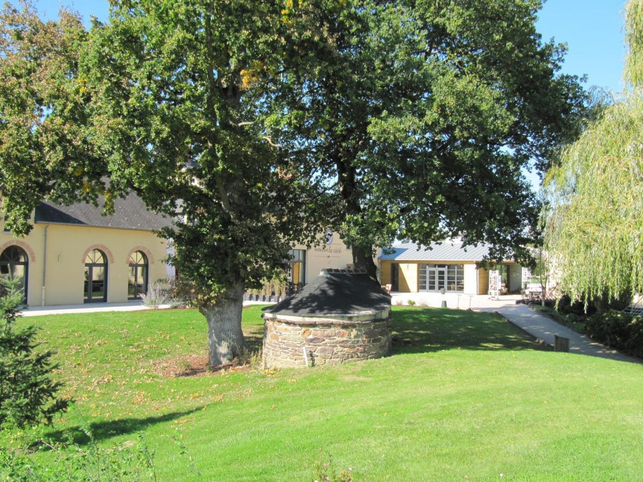 Domaine De Cice-Blossac, Resort Spa & Golf Bruz Exterior foto